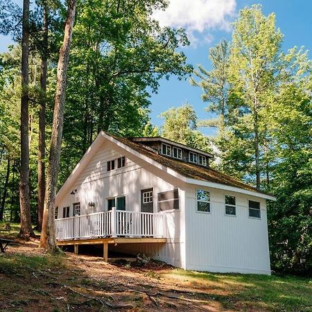 Cabin On Beautiful Arbutus Lake Near Traverse City Buitenkant foto