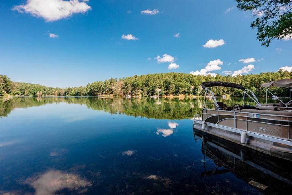 Cabin On Beautiful Arbutus Lake Near Traverse City Buitenkant foto