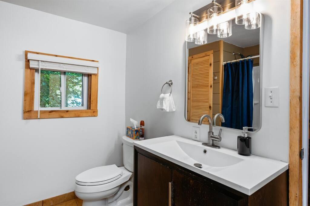Cabin On Beautiful Arbutus Lake Near Traverse City Buitenkant foto