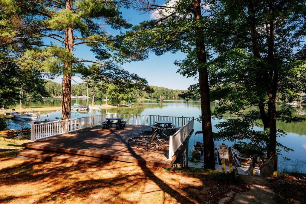 Cabin On Beautiful Arbutus Lake Near Traverse City Buitenkant foto
