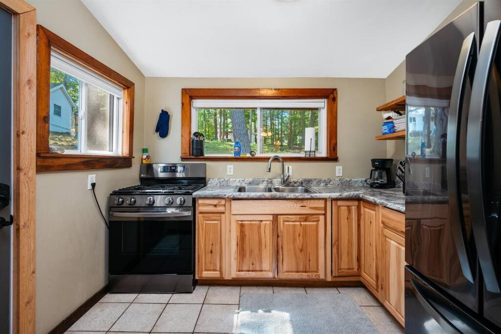 Cabin On Beautiful Arbutus Lake Near Traverse City Buitenkant foto