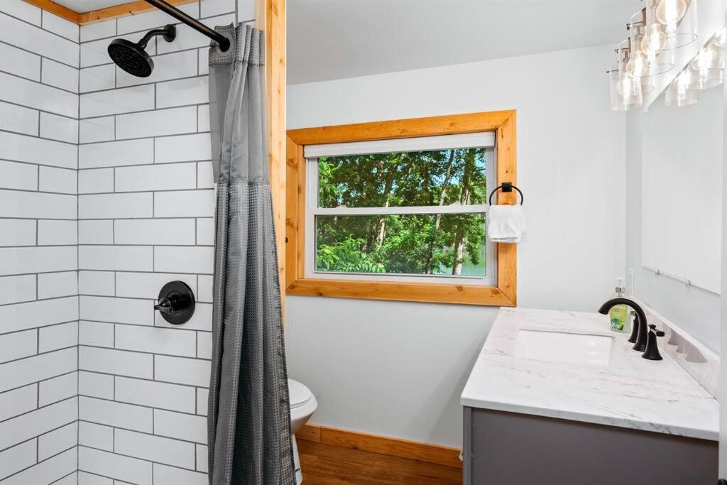 Cabin On Beautiful Arbutus Lake Near Traverse City Buitenkant foto