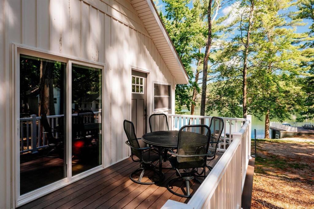 Cabin On Beautiful Arbutus Lake Near Traverse City Buitenkant foto