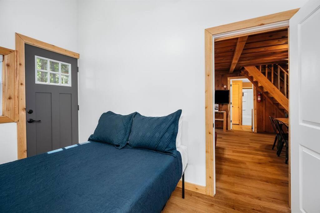 Cabin On Beautiful Arbutus Lake Near Traverse City Buitenkant foto