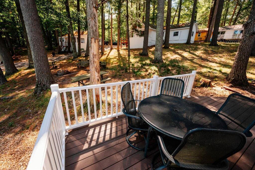 Cabin On Beautiful Arbutus Lake Near Traverse City Buitenkant foto