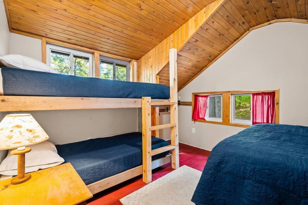 Cabin On Beautiful Arbutus Lake Near Traverse City Buitenkant foto