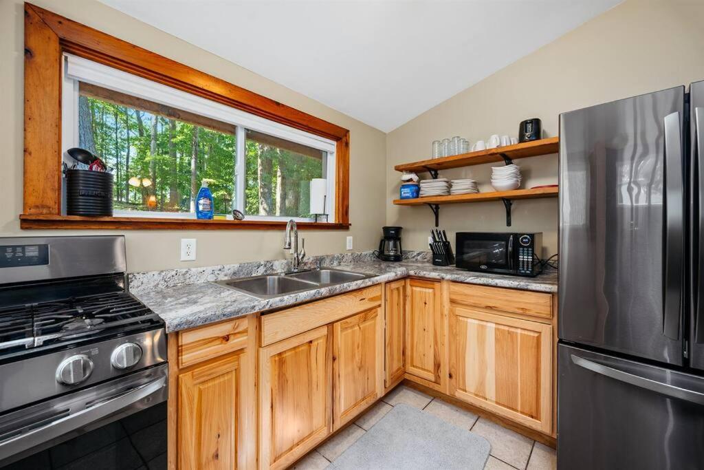 Cabin On Beautiful Arbutus Lake Near Traverse City Buitenkant foto