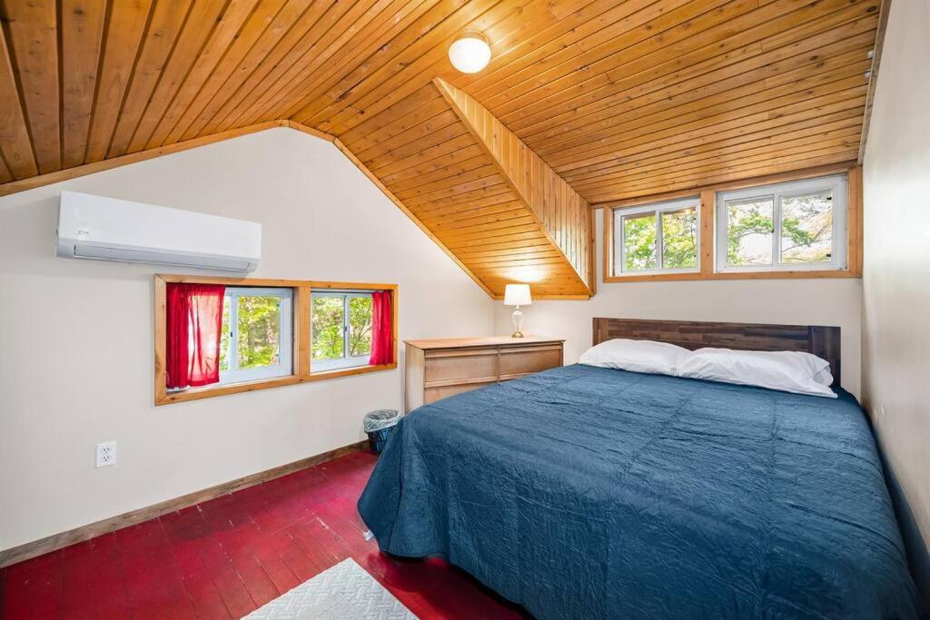 Cabin On Beautiful Arbutus Lake Near Traverse City Buitenkant foto