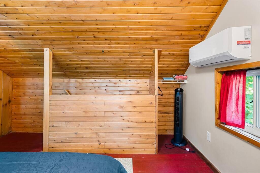 Cabin On Beautiful Arbutus Lake Near Traverse City Buitenkant foto