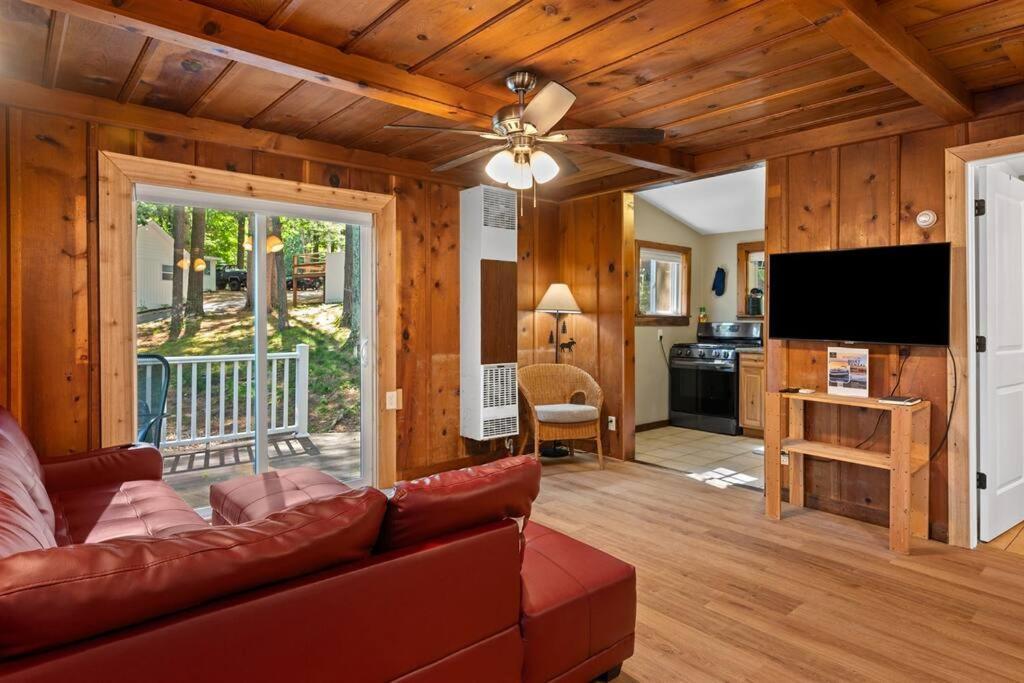 Cabin On Beautiful Arbutus Lake Near Traverse City Buitenkant foto