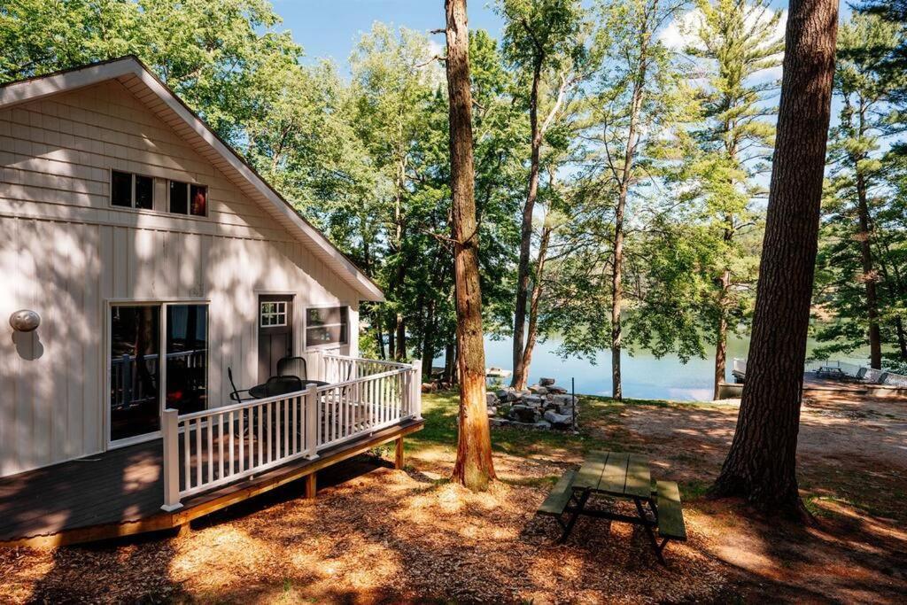 Cabin On Beautiful Arbutus Lake Near Traverse City Buitenkant foto